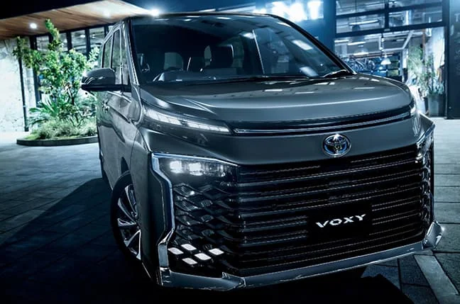 澳门桑拿专车接送服务:口岸、码头、机场、酒店抵达后安排 Voxy 商务车接送