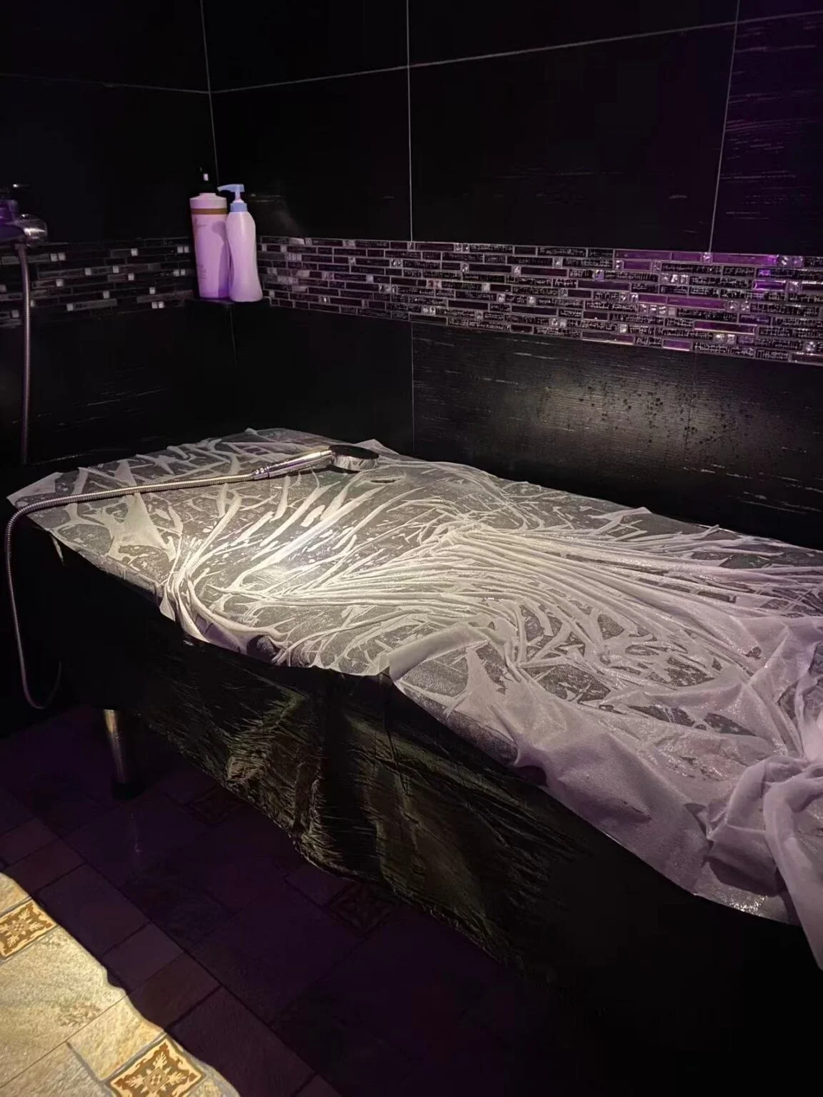 澳门桑拿传统水床房:水床与湿区体验空间