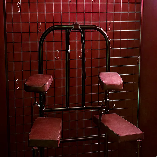 红色主题道具区照片