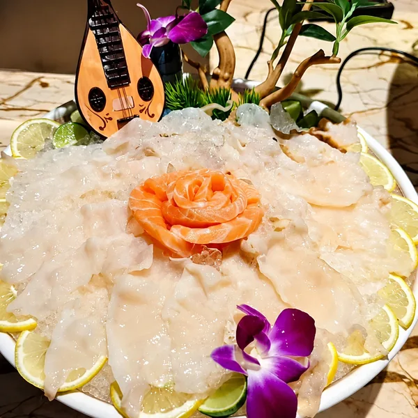 象拔蚌与刺身拼盘照片