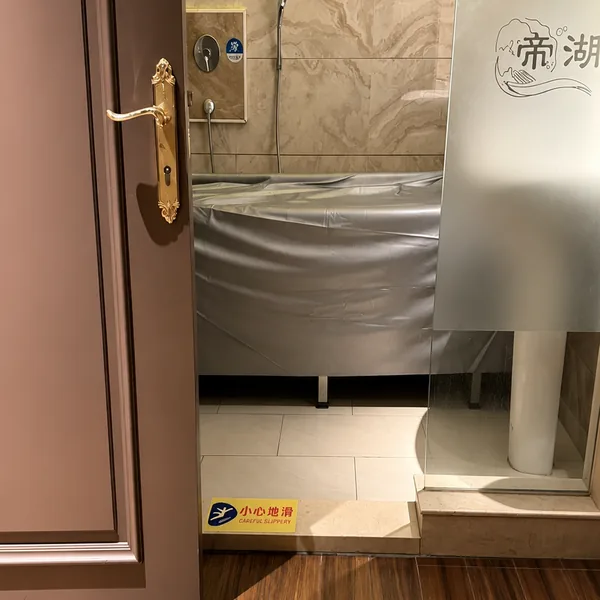 独立淋浴与沐浴空间照片
