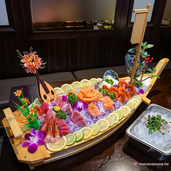 帝湖桑拿海鮮自助餐生魚片船盛刺身拼盤，氹仔澳門桑拿